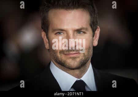 Bradley Cooper arriva per la prima bruciata a Vue West End, Leicester Square, Londra. Foto Stock