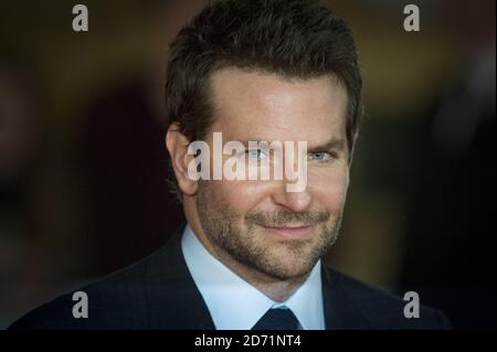 Bradley Cooper arriva per la prima bruciata a Vue West End, Leicester Square, Londra. Foto Stock