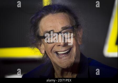 Peter Mayhew partecipa alla prima di 'Star Wars: The Force Awakens' a Leicester Square, Londra Foto Stock