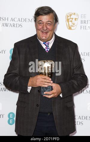 Stephen Fry ha ritratto ad una fotocellula per annunciare le candidature per l'EE British Academy Film Awards nel 2016, al BAFTA nel centro di Londra. Foto Stock