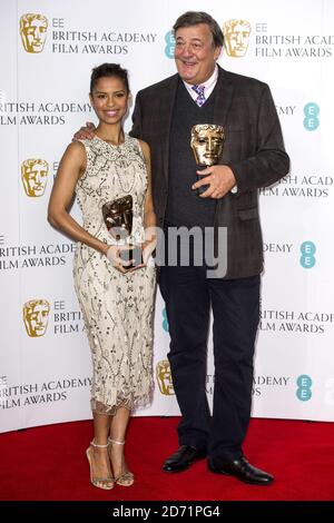 Gugu Mbatha-Raw e Stephen Fry hanno ritratto ad una fotocellula per annunciare le candidature per l'EE British Academy Film Awards nel 2016, al BAFTA nel centro di Londra. Foto Stock