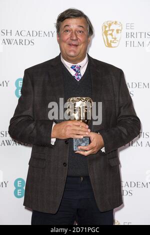 Stephen Fry ha ritratto ad una fotocellula per annunciare le candidature per l'EE British Academy Film Awards nel 2016, al BAFTA nel centro di Londra. Foto Stock