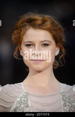 Jessie Buckley partecipa agli Olivier Awards, alla Royal Opera House di Londra. Foto Stock