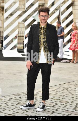 Henry Holland partecipa alla festa di anteprima della Royal Academy of Arts Summer Exhibition presso la Royal Academy of Arts, Burlington Gardens, Londra. (Credito: Matt Crossick/EMPICS Entertainment) Foto Stock