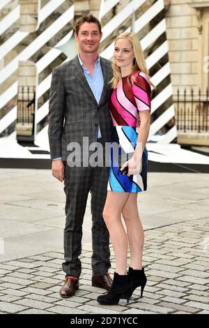 Max Brown e Annabelle Horsey partecipano alla festa di anteprima della Royal Academy of Arts Summer Exhibition alla Royal Academy of Arts, Burlington Gardens, Londra. (Credito: Matt Crossick/EMPICS Entertainment) Foto Stock