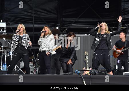 Tutti i Santi (l-r Nicole Appleton, Melanie Blatt, Shaznay Lewis, Natalie Appleton) si esibiscono durante il V Festival all'Hylands Park di Chelmsford, Essex. Data immagine: Sabato 20 agosto 2016. Il credito fotografico dovrebbe essere: Matt Crossick/ EMPICS Entertainment. Foto Stock