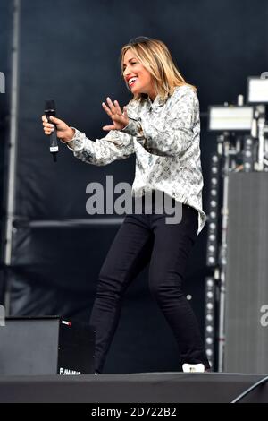 Melanie Blatt di All Saints che si esibisce durante il V Festival all'Hylands Park di Chelmsford, Essex. Data immagine: Sabato 20 agosto 2016. Il credito fotografico dovrebbe essere: Matt Crossick/ EMPICS Entertainment. Foto Stock