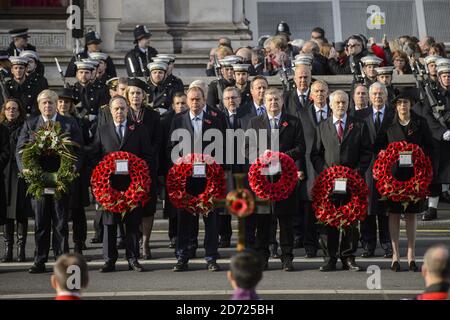 Il segretario agli esteri Boris Johnson, il leader liberaldemocratico Tim Farron, il vice leader della SNP Angus Robertson, il leader laburista Jeremy Corbyn, il primo ministro Theresa May, E gli ex primi ministri David Cameron, Tony Blair e John Major, durante il servizio annuale della domenica della memoria al memoriale di Cenotaph a Whitehall, nel centro di Londra, hanno tenuto un tributo ai membri delle forze armate che sono morti in grandi conflitti. Data immagine: Domenica 13 novembre 2016. Il credito fotografico dovrebbe essere: Matt Crossick/ EMPICS Entertainment. Foto Stock