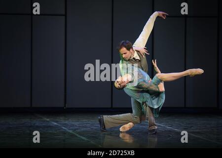 I membri dell'Eifman Ballet di San Pietroburgo suonano scene da Up e Down, al Colosseo di Londra. Lo spettacolo si svolge dal 6-10 dicembre. Data immagine: Martedì 6 dicembre 2016. Il credito fotografico dovrebbe essere: Matt Crossick/ EMPICS Entertainment. Foto Stock