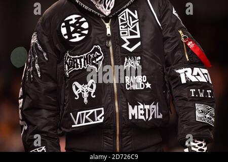 Modelli sulla passerella durante la KTZ London Fashion Week menâ€™s AW17 show tenutasi a 180 Strand, Londra. Data immagine: Domenica 8 gennaio 2016. Il credito fotografico dovrebbe essere: Matt Crossick/ EMPICS Entertainment. Foto Stock