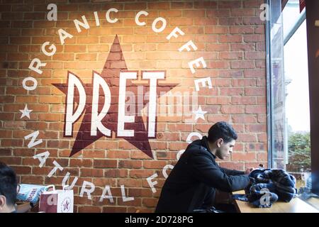 Vista generale di una filiale di Pret A Manger a Charing Cross Road, Londra. La società ha suggerito che avrà difficoltà a inginfare i suoi negozi dopo la Brexit, dal momento che oltre il 65% del suo personale proviene dall’Unione europea. Data immagine: Giovedì 9 marzo 2017. Il credito fotografico dovrebbe essere: Matt Crossick/ EMPICS Entertainment. Foto Stock