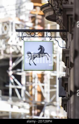 Vista generale di una filiale della Lloyds Bank nella città di Londra. Lloyds è attualmente il decimo marchio britannico più prezioso, secondo la directory di analisti Brand Finance. Data immagine: Giovedì 9 marzo 2017. Il credito fotografico dovrebbe essere: Matt Crossick/ EMPICS Entertainment. Foto Stock