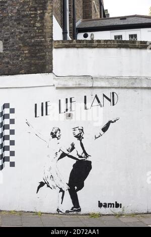 Un poster delle elezioni fittizie su un muro a Shoreditch, a est di Londra. Data immagine: Martedì 9 maggio 2017. Il credito fotografico dovrebbe essere: Matt Crossick/ EMPICS Entertainment. Foto Stock