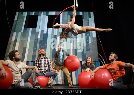 Gli artisti di Flip Fabrique eseguiranno scene di Attraape Moi, (Catch Me), presso l'Udderbelly nel centro di Londra. Lo spettacolo si svolge dal 17 maggio al 9 luglio 2017. Data immagine: Lunedì 15 maggio 2017. Il credito fotografico dovrebbe essere: Matt Crossick/ EMPICS Entertainment. Foto Stock