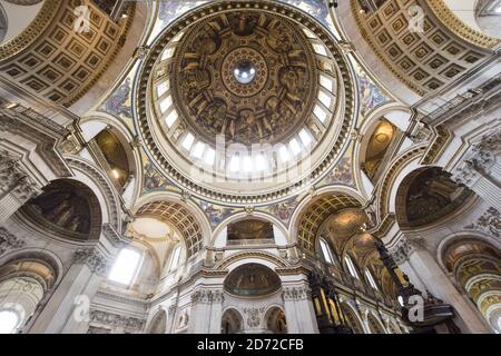 Vista generale dell'incrocio e della cupola della Cattedrale di St Paul a Londra. Data immagine: Venerdì 9 giugno 2017. Il credito fotografico dovrebbe essere: Matt Crossick/ EMPICS Entertainment. Foto Stock