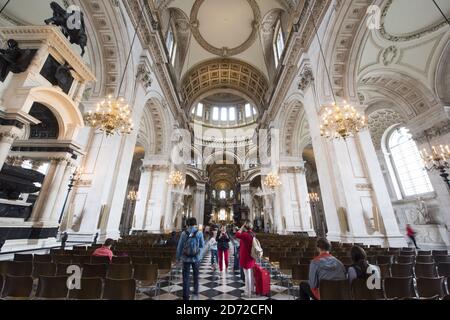 Vista generale della navata centrale della Cattedrale di St Paul a Londra, guardando verso est verso il coro. Data immagine: Venerdì 9 giugno 2017. Il credito fotografico dovrebbe essere: Matt Crossick/ EMPICS Entertainment. Foto Stock