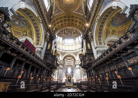 Vista generale del coro della Cattedrale di San Paolo a Londra. Gli arredi in legno sono stati progettati da Sir Christopher Wren e scolpiti da Grinling Gibbons. Data immagine: Venerdì 9 giugno 2017. Il credito fotografico dovrebbe essere: Matt Crossick/ EMPICS Entertainment. Foto Stock