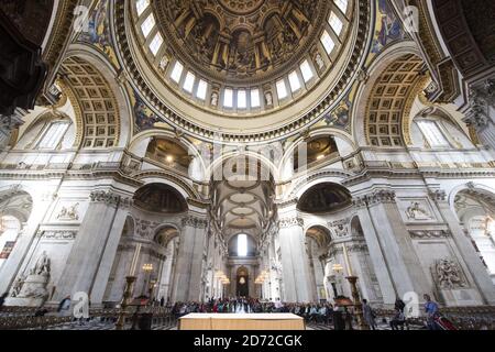 Vista generale dell'attraversamento della Cattedrale di St Paul a Londra, guardando verso ovest verso la navata centrale. Data immagine: Venerdì 9 giugno 2017. Il credito fotografico dovrebbe essere: Matt Crossick/ EMPICS Entertainment. Foto Stock