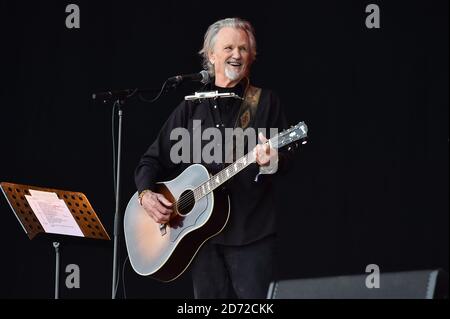 Kris Kristofferson si esibisce durante il festival di Glastonbury presso la Worthy Farm di Pilton, Somerset. Data immagine: Venerdì 23 giugno 2017. Il credito fotografico dovrebbe essere: Matt Crossick/ EMPICS Entertainment. Foto Stock