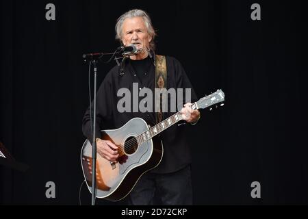 Kris Kristofferson si esibisce durante il festival di Glastonbury presso la Worthy Farm di Pilton, Somerset. Data immagine: Venerdì 23 giugno 2017. Il credito fotografico dovrebbe essere: Matt Crossick/ EMPICS Entertainment. Foto Stock