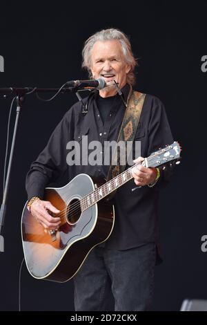 Kris Kristofferson si esibisce durante il festival di Glastonbury presso la Worthy Farm di Pilton, Somerset. Data immagine: Venerdì 23 giugno 2017. Il credito fotografico dovrebbe essere: Matt Crossick/ EMPICS Entertainment. Foto Stock