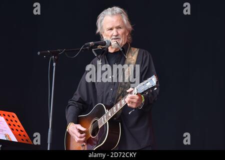 Kris Kristofferson si esibisce durante il festival di Glastonbury presso la Worthy Farm di Pilton, Somerset. Data immagine: Venerdì 23 giugno 2017. Il credito fotografico dovrebbe essere: Matt Crossick/ EMPICS Entertainment. Foto Stock