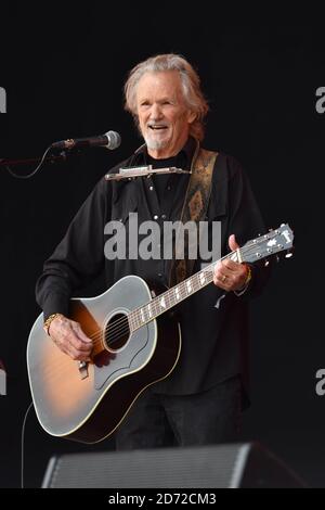 Kris Kristofferson si esibisce durante il festival di Glastonbury presso la Worthy Farm di Pilton, Somerset. Data immagine: Venerdì 23 giugno 2017. Il credito fotografico dovrebbe essere: Matt Crossick/ EMPICS Entertainment. Foto Stock