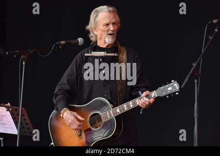 Kris Kristofferson si esibisce durante il festival di Glastonbury presso la Worthy Farm di Pilton, Somerset. Data immagine: Venerdì 23 giugno 2017. Il credito fotografico dovrebbe essere: Matt Crossick/ EMPICS Entertainment. Foto Stock