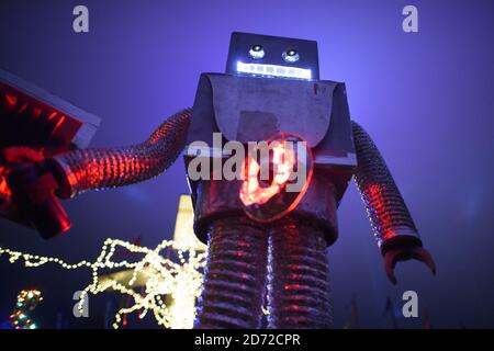 Atmosfera durante il festival di Glastonbury presso la Worthy Farm di Pilton, Somerset. Data immagine: Sabato 24 giugno 2017. Il credito fotografico dovrebbe essere: Matt Crossick/ EMPICS Entertainment. Foto Stock