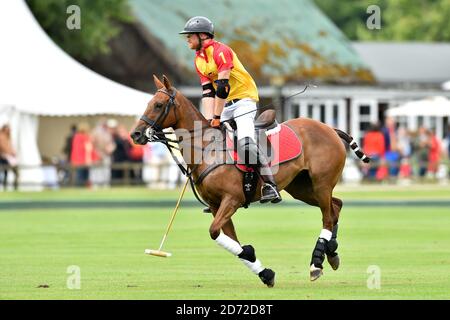 Il principe Harry ha ritratto giocando nella partita di polo del Jerudong Trophy, al Cirencester Park Polo Club, Gloucestershire. Data immagine: Sabato 15 luglio 2017. Il credito fotografico dovrebbe essere: Matt Crossick/ EMPICS Entertainment. Foto Stock