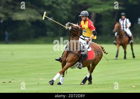 Il principe Harry ha ritratto giocando nella partita di polo del Jerudong Trophy, al Cirencester Park Polo Club, Gloucestershire. Data immagine: Sabato 15 luglio 2017. Il credito fotografico dovrebbe essere: Matt Crossick/ EMPICS Entertainment. Foto Stock