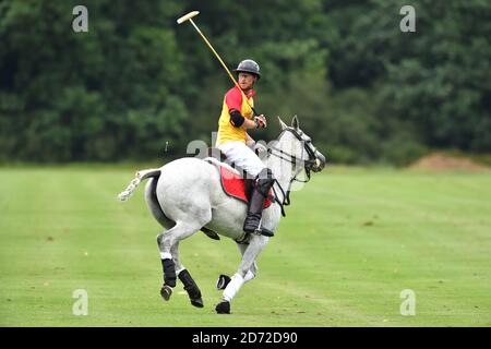 Il principe Harry ha ritratto giocando nella partita di polo del Jerudong Trophy, al Cirencester Park Polo Club, Gloucestershire. Data immagine: Sabato 15 luglio 2017. Il credito fotografico dovrebbe essere: Matt Crossick/ EMPICS Entertainment. Foto Stock