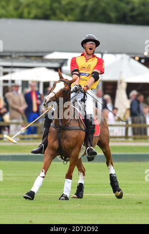 Il principe Harry ha ritratto giocando nella partita di polo del Jerudong Trophy, al Cirencester Park Polo Club, Gloucestershire. Data immagine: Sabato 15 luglio 2017. Il credito fotografico dovrebbe essere: Matt Crossick/ EMPICS Entertainment. Foto Stock