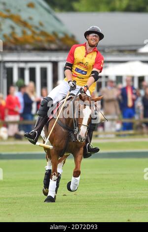 Il principe Harry ha ritratto giocando nella partita di polo del Jerudong Trophy, al Cirencester Park Polo Club, Gloucestershire. Data immagine: Sabato 15 luglio 2017. Il credito fotografico dovrebbe essere: Matt Crossick/ EMPICS Entertainment. Foto Stock