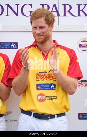 Il principe Harry ha ritratto giocando alla partita di polo del Jerudong Trophy, al Cirencester Park Polo Club, Gloucestershire. Data immagine: Sabato 15 luglio 2017. Il credito fotografico dovrebbe essere: Matt Crossick/ EMPICS Entertainment. Foto Stock