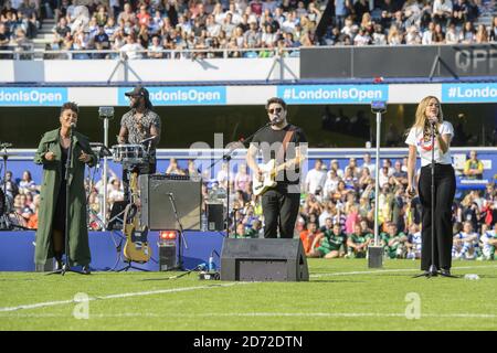 Emeli Sande, Marcus Mumford e Rita ora si esibiscono a metà tempo durante Game4Grenfell, una partita di calcio di beneficenza in aiuto delle vittime della tragedia del fuoco di Grenfell. Data immagine: Sabato 2 settembre, 2017. Il credito fotografico dovrebbe essere: Matt Crossick/ EMPICS Entertainment. Foto Stock