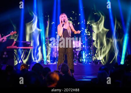 Paloma Faith si esibisce al GlobalÕs Make Some Noise Night, presso Supernova, Victoria Embankment Gardens, Londra. Data immagine: Giovedì 23 novembre 2017. Il credito fotografico dovrebbe essere: Matt Crossick/ EMPICS Entertainment. Foto Stock