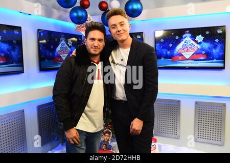 Jonas Blue viene intervistato sul backstage durante il primo giorno della Jingle Bell Ball 2017 della capitale all'O2 Arena, Londra. Foto Stock