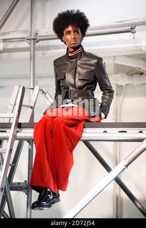 Modelli raffigurati durante lo spettacolo Belstaff London Fashion Week Men's AW18, tenuto presso la Vinyl Factory, Londra. Data immagine: Lunedì 8 gennaio 2018. Il credito fotografico dovrebbe essere: Matt Crossick/ EMPICS Entertainment. Foto Stock