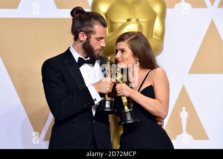 Chris Overton e Rachel Shenton con il loro miglior cortometraggio d'azione dal vivo Oscar per il bambino silenzioso nella sala stampa al 90° Academy Awards tenutosi al Dolby Theatre di Hollywood, Los Angeles, USA.Â il credito fotografico dovrebbe essere: Matt Crossick/EMPICS Entertainment Foto Stock