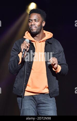 MO Gilligan sul palco durante la commedia notturna della serie annuale di concerti Teenage Cancer Trust, presso la Royal Albert Hall di Londra. Data immagine: Martedì 20 marzo 2018. Il credito fotografico dovrebbe essere: Matt Crossick/ EMPICS Entertainment. Foto Stock