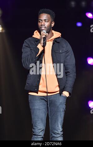 MO Gilligan sul palco durante la commedia notturna della serie annuale di concerti Teenage Cancer Trust, presso la Royal Albert Hall di Londra. Data immagine: Martedì 20 marzo 2018. Il credito fotografico dovrebbe essere: Matt Crossick/ EMPICS Entertainment. Foto Stock