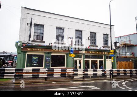 Vista generale del pub Widow's Son a Bromley-by-Bow, a est di Londra. Data immagine: Venerdì 30 marzo 2018. Il credito fotografico dovrebbe essere: Matt Crossick/ EMPICS Entertainment. Foto Stock