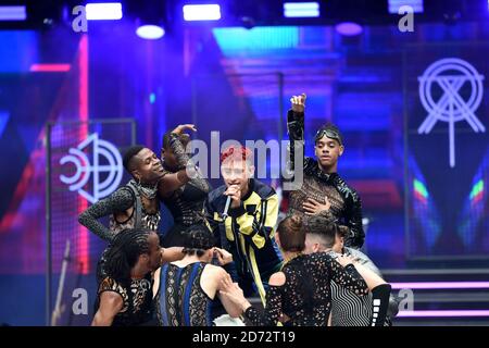 Olly Alexander da anni e anni durante il Summertime Ball della capitale con Vodafone al Wembley Stadium, Londra. ... Foto Stock