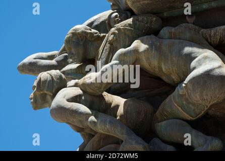 Iconico Monumento a los Heroes de la Independencia , monumento commemorativo delle battaglie per l'indipendenza. Città Humahuaca nel canyon Quebrada de Hum Foto Stock