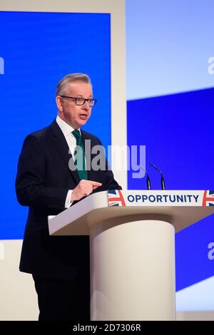 Michael Gove, Segretario di Stato per l'ambiente, l'alimentazione e gli affari rurali, interviene durante la conferenza annuale del Partito conservatore, presso l'International Convention Centre di Birmingham. Data immagine: Lunedì 1 ottobre 2018. Il credito fotografico dovrebbe essere: Matt Crossick/ EMPICS. Foto Stock