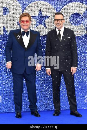 Elton John (a sinistra) e David forniscono la partecipazione al Rocketman UK Premiere, all'Odeon Luxe, Leicester Square, Londra. Foto Stock