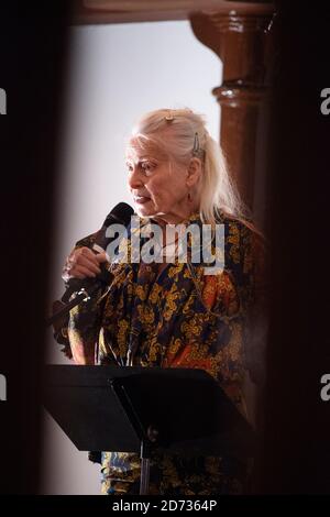 Vivienne Westwood parla ad un evento di imperialismo sul processo - libera Julian Assange, sotto la cripta a Clerkenwell, Londra. Data immagine: Mercoledì 12 giugno 2019. Il credito fotografico dovrebbe essere: Matt Crossick/Empics Foto Stock