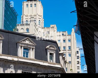 Grattacielo in stile Art Deco vicino a Plaza de Mayo. Buenos Aires, la capitale dell'Argentina. Sud America, Argentina, Buenos Aires, novembre Foto Stock