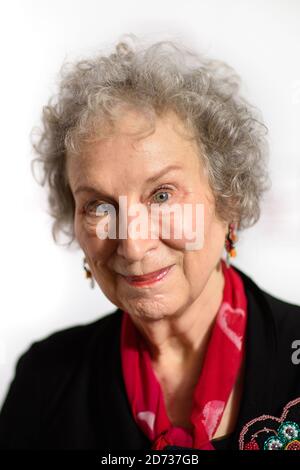 L'autore Margaret Atwood partecipa a una fotocellula per gli autori della shortlisted 2019 del Premio Booker, presso il centro South Bank di Londra. Data immagine: Domenica 13 ottobre 2019. Il credito fotografico dovrebbe essere: Matt Crossick/Empics Foto Stock